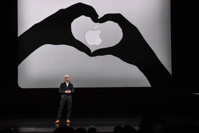 Apple blocks Google iOS apps